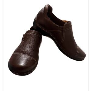 Clarks Cora Poppy shoes size 8